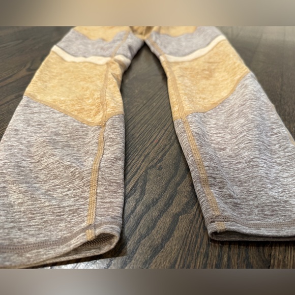 Alo • Yoga High Waist Alosoft Sheila Leggings (S) - Picture 4 of 11